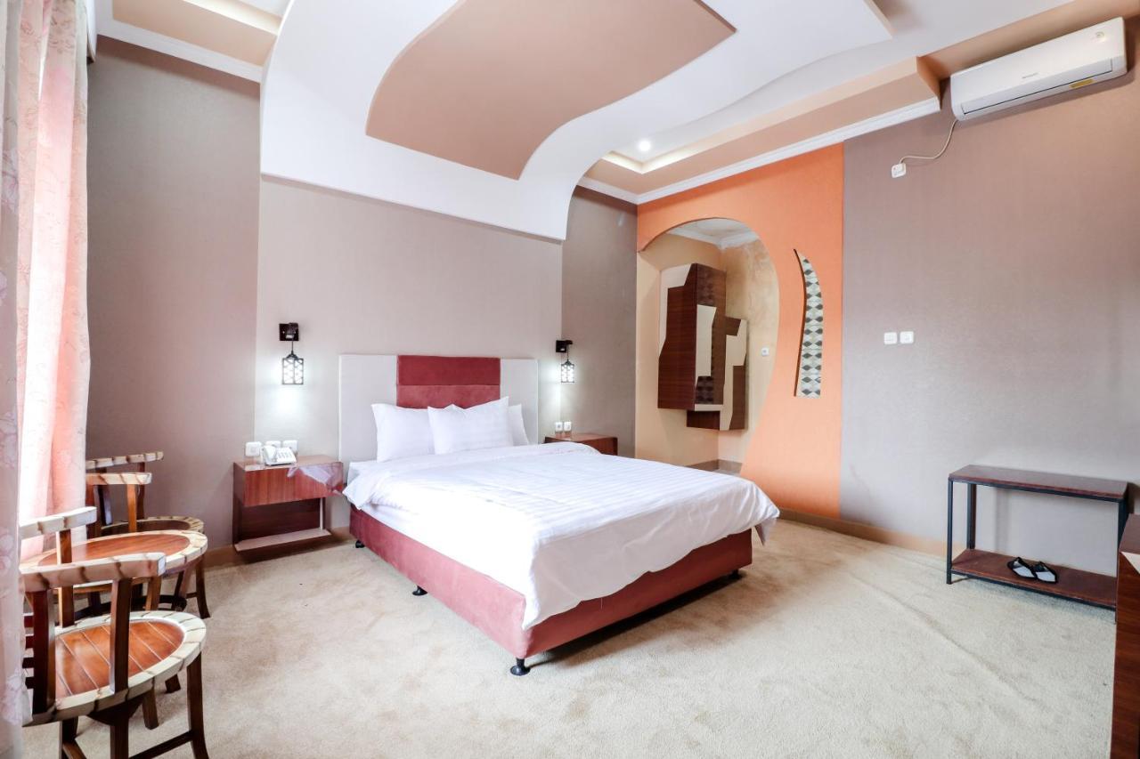 Sartini Inn Jogja Yogyakarta Exterior foto
